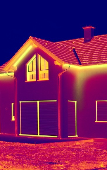 Thermografie einer Gebäudehülle eines Einfamilienhauses